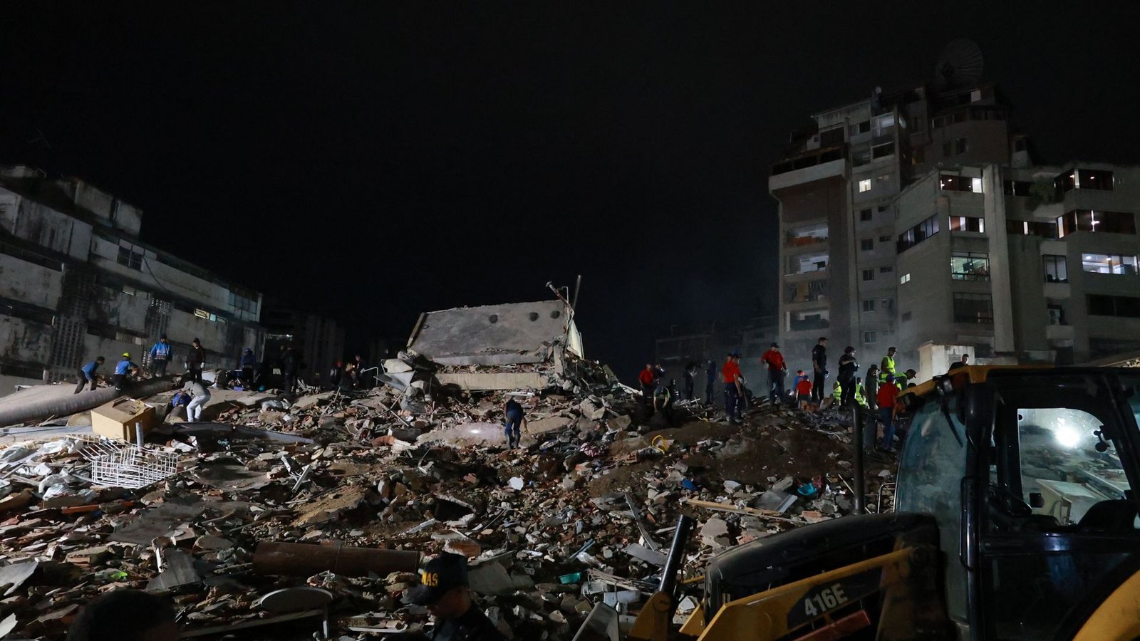 Nach einem Doppel-Erdbeben durchsuchen die Rettungskräfte die Trümmer.Foto: Javier Campos/AP/dpa/Javier Campos Nach einem Doppel-Erdbeben durchsuchen die Rettungskräfte die Trümmer.Foto: Javier Campos/AP/dpa/Javier Campos