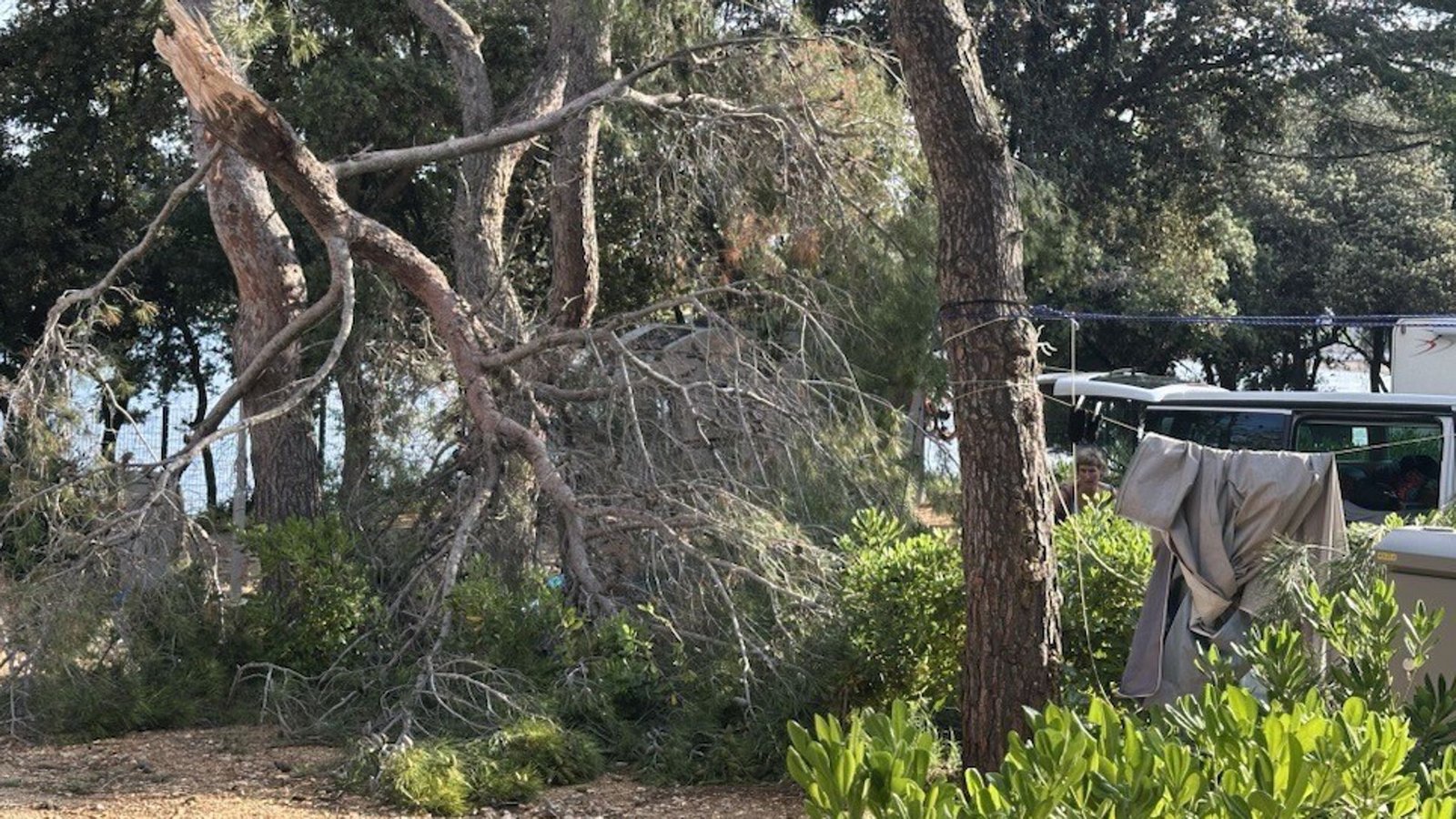Ein Sturm ist am Montag über einen Küstenabschnitt in Kroatien gefegt.Foto: privat Ein Sturm ist am Montag über einen Küstenabschnitt in Kroatien gefegt.Foto: privat