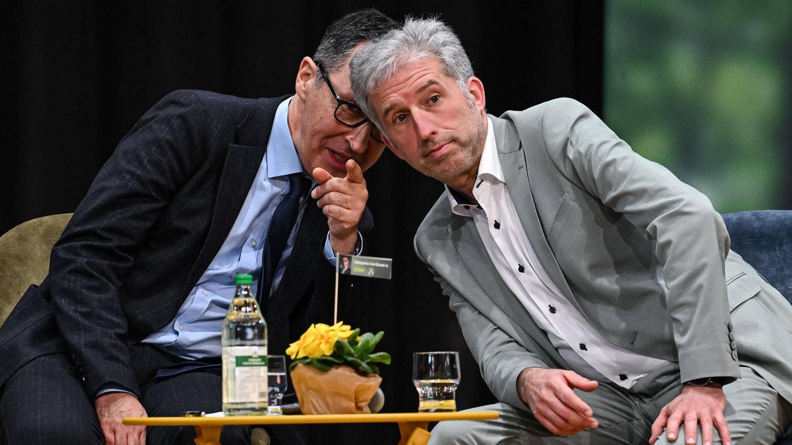 Wo geht’s lang für Boris Palmer? „Es geht jetzt darum, dass die Wahl von Cem Özdemir zum Ministerpräsidenten gelingt, denn er allein ernennt die Minister“, sagt der Tübinger OB.Foto: IMAGO/Ulmer II Wo geht’s lang für Boris Palmer? „Es geht jetzt darum, dass die Wahl von Cem Özdemir zum Ministerpräsidenten gelingt, denn er allein ernennt die Minister“, sagt der Tübinger OB.Foto: IMAGO/Ulmer II