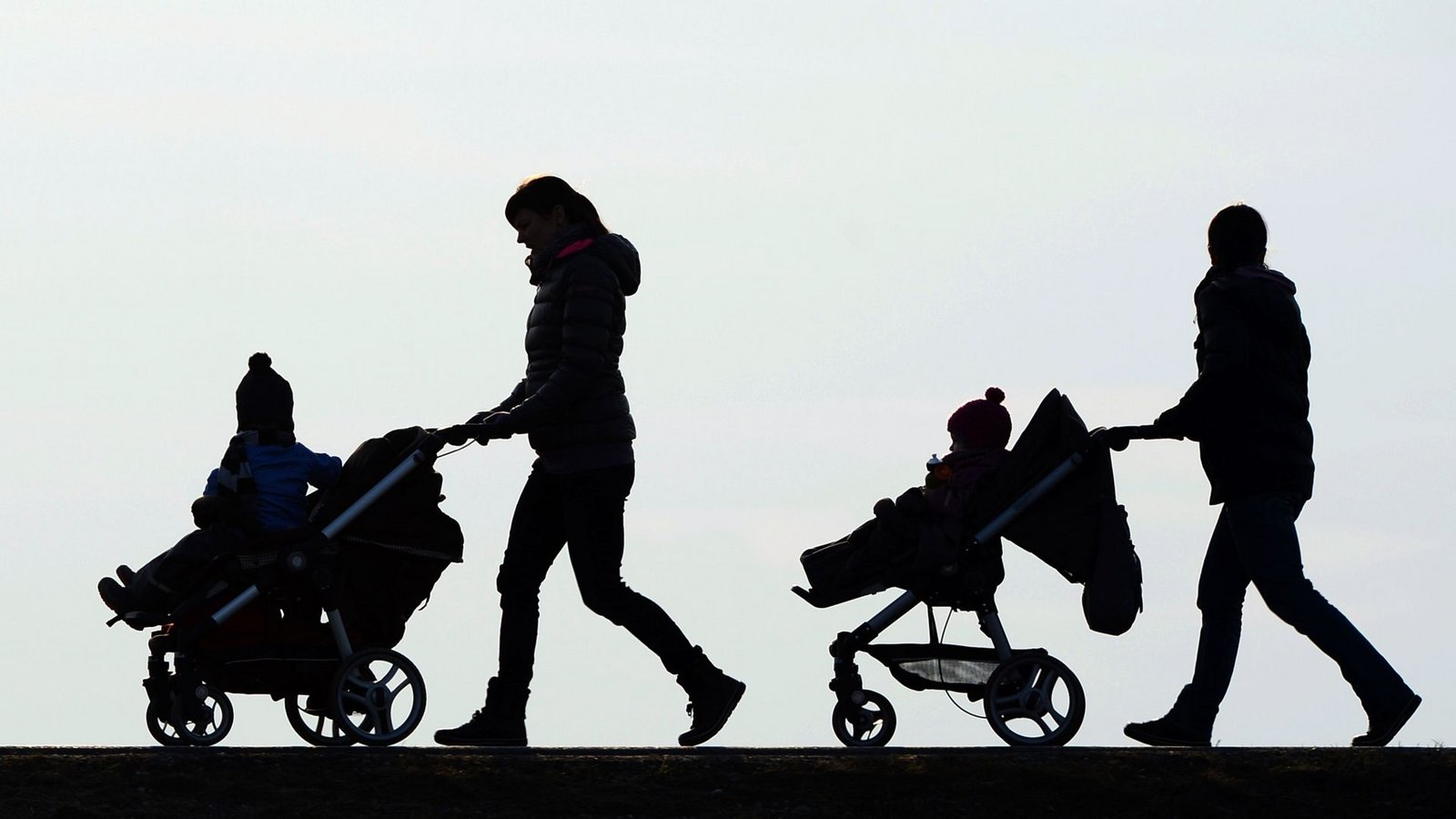 Das Elterngeld wird von Müttern und Vätern sehr unterschiedlich in Anspruch genommen.Foto: dpa-tmn/Felix Kästle Das Elterngeld wird von Müttern und Vätern sehr unterschiedlich in Anspruch genommen.Foto: dpa-tmn/Felix Kästle