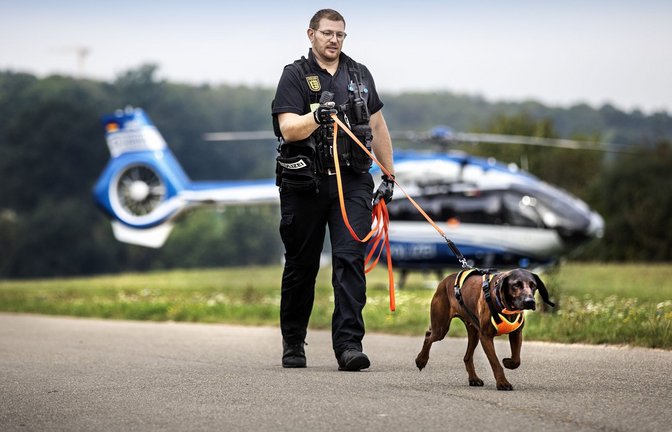 Die Suche nach der Frau, unter anderem mit Hubschrauber und Hunden, blieb bislang erfolglos. (Archivbild)<span class='image-autor'>Foto: Horst Rudel/Funke Foto Services</span>
