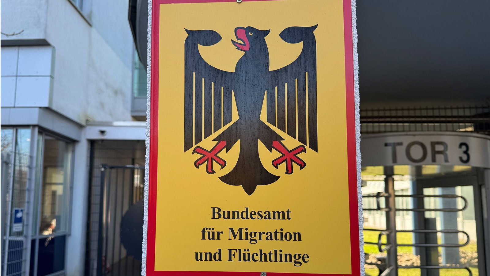 Sobald das Bundesamt für Migration und Flüchtlinge von einer Heimreise erfährt, legt es eine Akte an.Foto: www.imago-images.de/IMAGO/Huebner/Severing Sobald das Bundesamt für Migration und Flüchtlinge von einer Heimreise erfährt, legt es eine Akte an.Foto: www.imago-images.de/IMAGO/Huebner/Severing