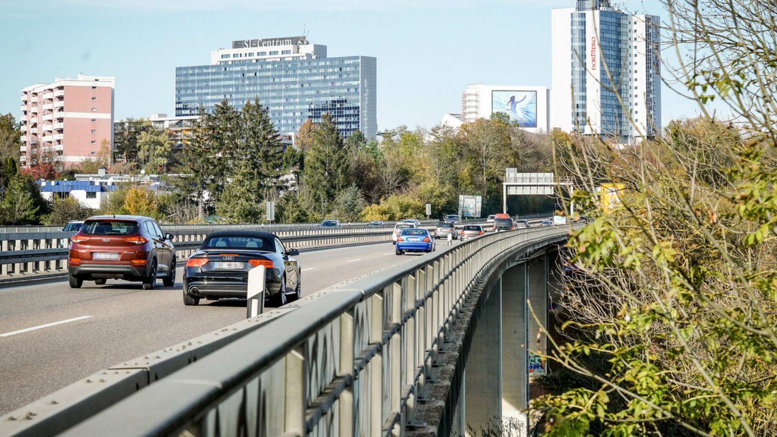 Die B-27-Körschtalbrücke muss erneuert werden, eine Sanierung sei nicht wirtschaftlich, heißt es.Foto: Lichtgut/Ferdinando Iannone Die B-27-Körschtalbrücke muss erneuert werden, eine Sanierung sei nicht wirtschaftlich, heißt es.Foto: Lichtgut/Ferdinando Iannone