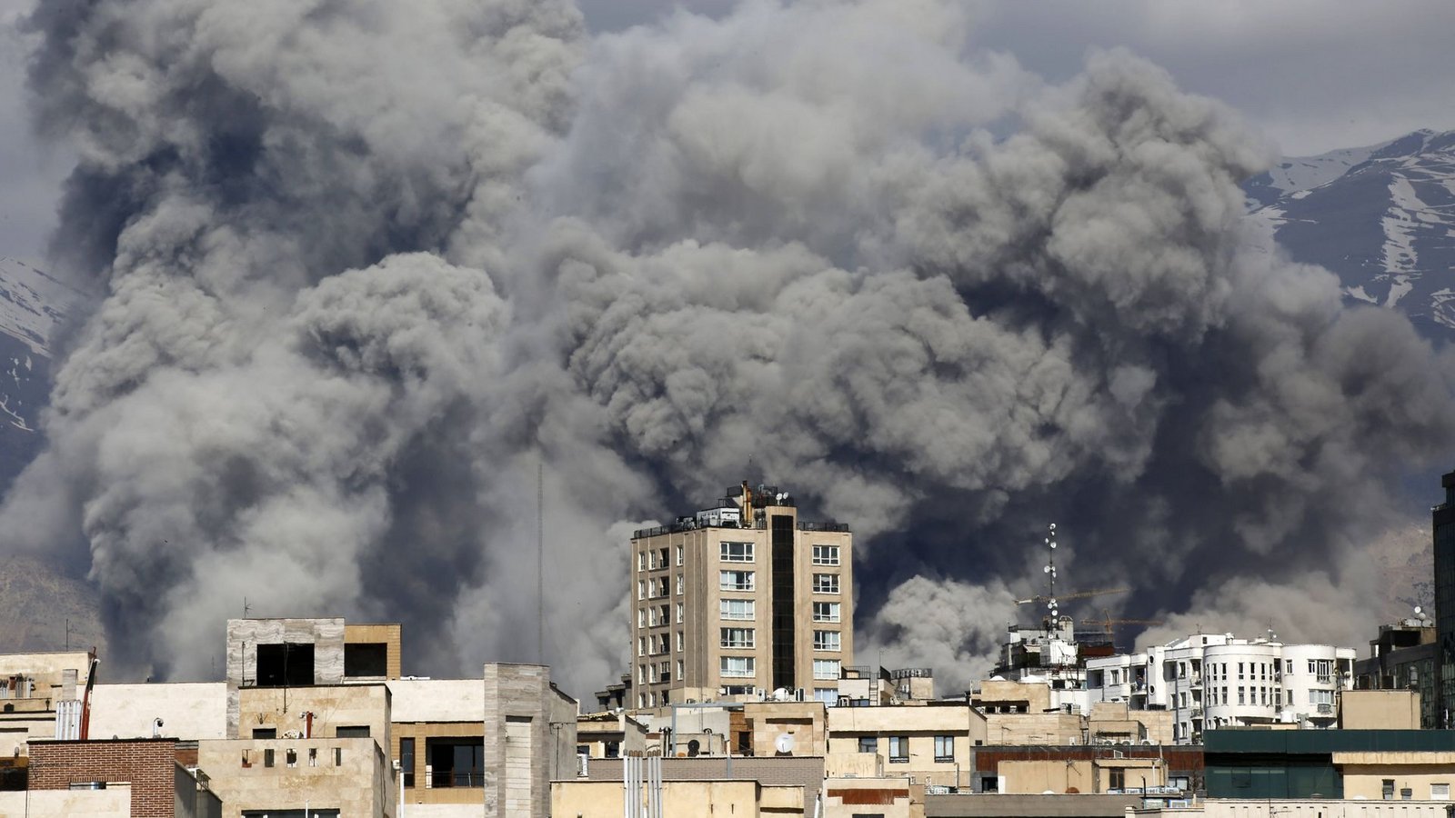 Rauch steigt über Teheran auf, nachdem Explosionen zu hören waren. (Archivbild)Foto: IMAGO/Anadolu Agency/IMAGO/Fatemeh Bahrami Rauch steigt über Teheran auf, nachdem Explosionen zu hören waren. (Archivbild)Foto: IMAGO/Anadolu Agency/IMAGO/Fatemeh Bahrami