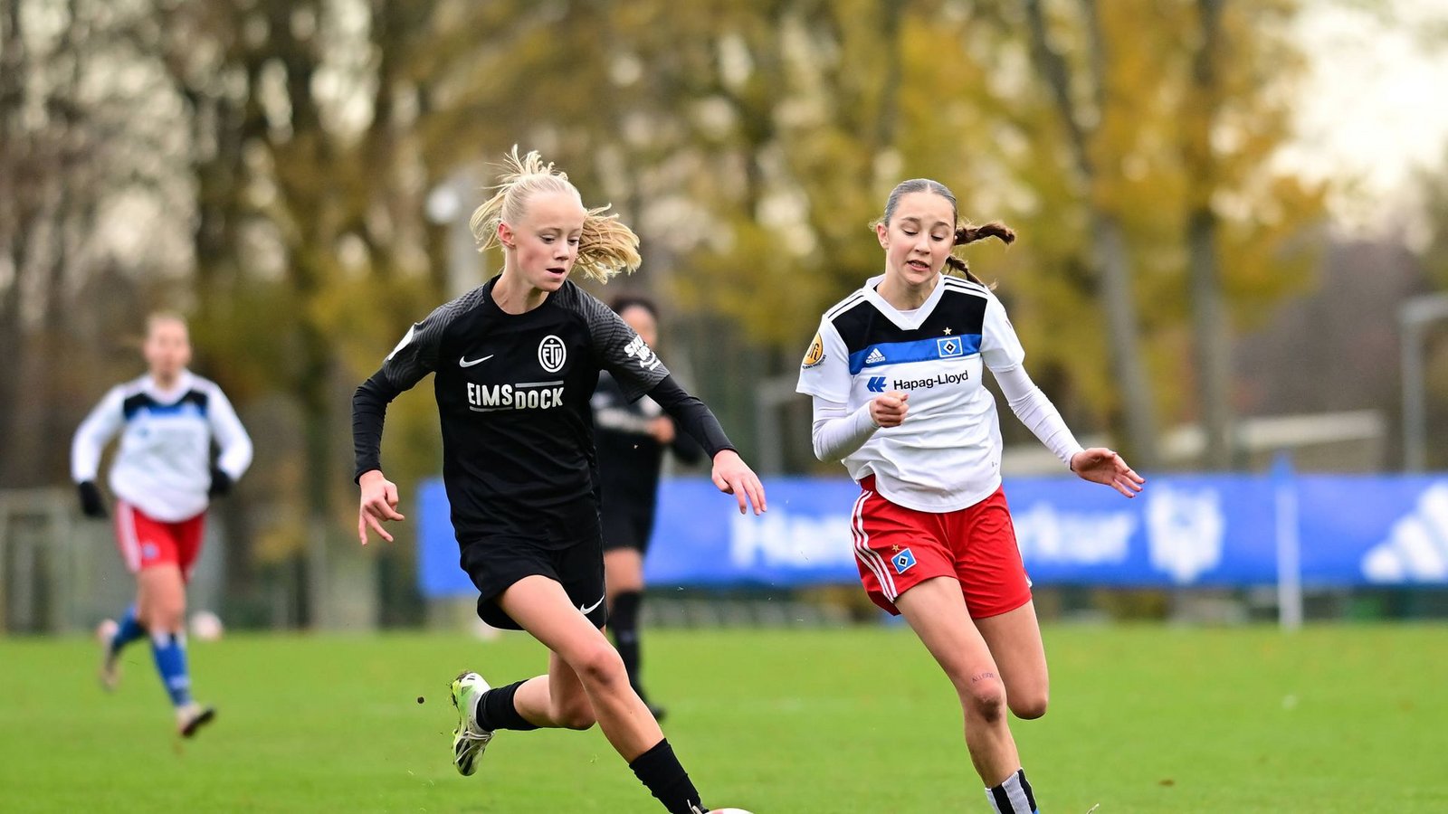 Viele Jugendliche engagieren sich ehrenamtlich in Sportvereinen. Hier ein Foto mit Spielerinnen zweier U17-Mannschaften der Bundesliga Nord-Nordost. (Archivbild)Foto: IMAGO/Lobeca/IMAGO/Felix Schlikis Viele Jugendliche engagieren sich ehrenamtlich in Sportvereinen. Hier ein Foto mit Spielerinnen zweier U17-Mannschaften der Bundesliga Nord-Nordost. (Archivbild)Foto: IMAGO/Lobeca/IMAGO/Felix Schlikis
