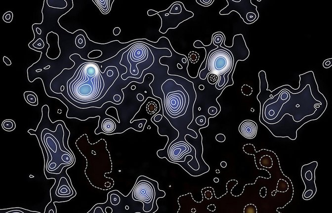 Eine neue Kartierung zeigt die Verteilung und Dichte Dunkler Materie so genau wie nie zuvor. Die Konturlinien verbinden Bereiche gleicher Dunkle-Materie-Dichte.<span class='image-autor'>Foto: © Gavin Leroy/ COSMOS-Webb collaboration</span>