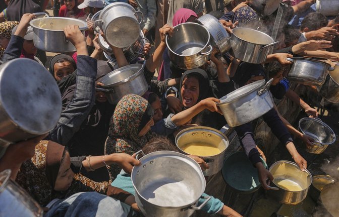 Der tägliche Kampf in Gaza  um Lebensmittel.<span class='image-autor'>Foto: Jehad Alshrafi</span>