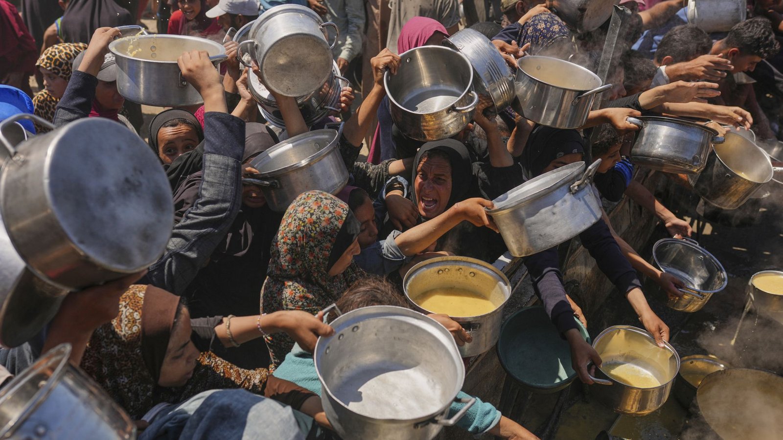 Der tägliche Kampf in Gaza um Lebensmittel.Foto: Jehad Alshrafi Der tägliche Kampf in Gaza um Lebensmittel.Foto: Jehad Alshrafi