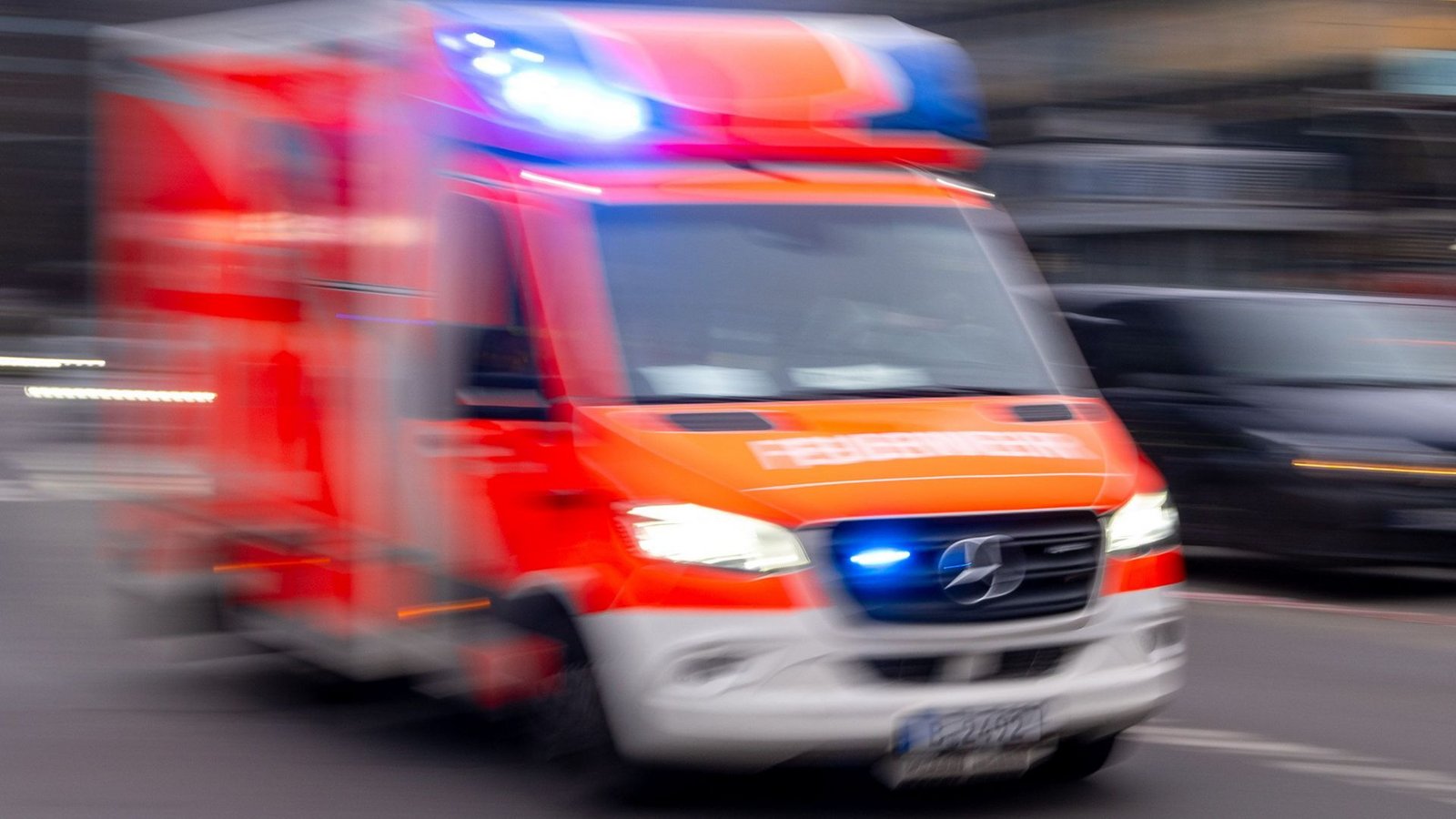 Ein Mensch ist bei einem Unfall in Berlin ums Leben gekommen (Archivbild).Foto: Monika Skolimowska/dpa/Monika Skolimowska Ein Mensch ist bei einem Unfall in Berlin ums Leben gekommen (Archivbild).Foto: Monika Skolimowska/dpa/Monika Skolimowska
