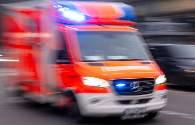 Ein Mensch ist bei einem Unfall in Berlin ums Leben gekommen (Archivbild).<span class='image-autor'>Foto: Monika Skolimowska/dpa/Monika Skolimowska</span>
