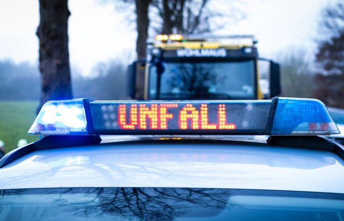 Bei einem schweren Verkehrsunfall in Haigerloch sind drei Menschen ums Leben gekommen (Symbolfoto).<span class='image-autor'>Foto: IMAGO/Fotostand/IMAGO/Fotostand / Gelhot</span>