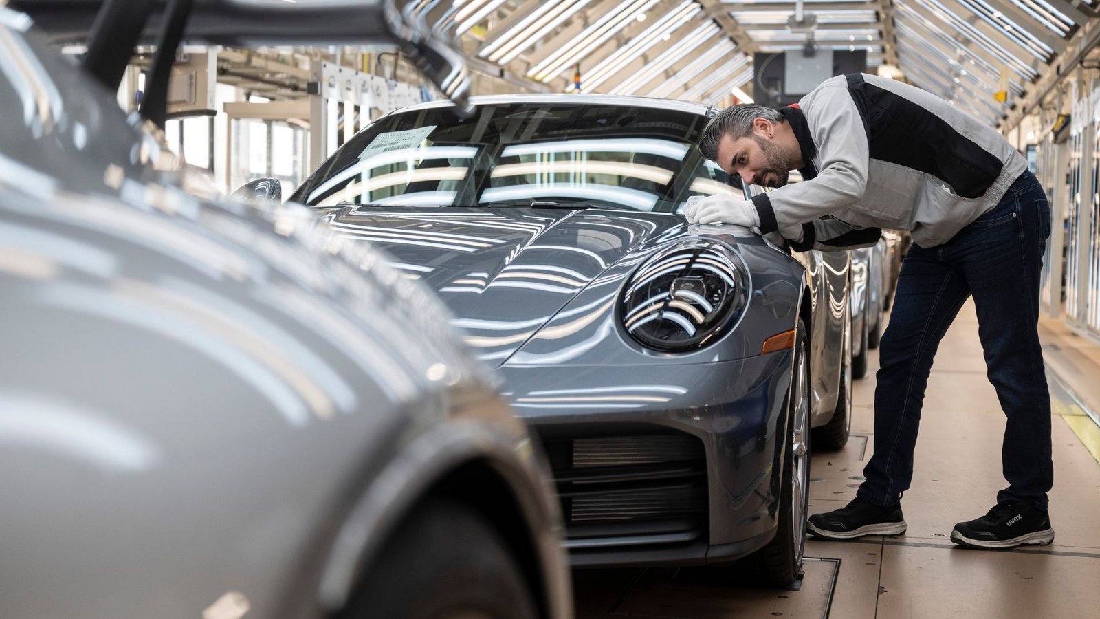 Porsche hat zu Jahresbeginn weniger Autos verkauft. (Archivbild)Foto: Marijan Murat/dpa