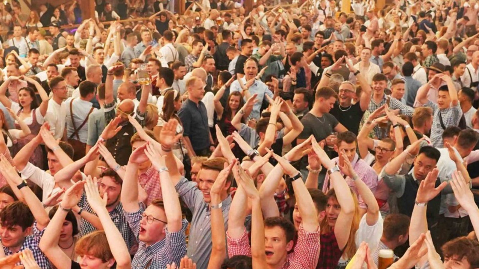 Hände hoch für „YMCA“, für einen Hit der queeren Community, bei Gaydelight im Mai 2024
Foto: RosarFoto: Hände hoch für „YMCA“, für einen Hit der queeren Community, bei Gaydelight im Mai 2024
Foto: RosarFoto: 
