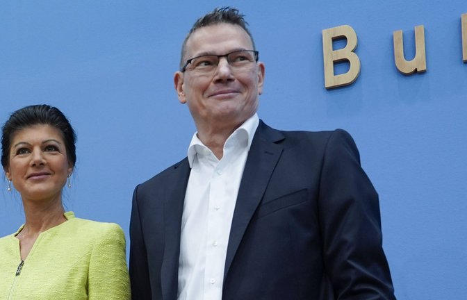 Sahra Wagenknecht als das Gesicht der künftigen Partei mit Ralph Suikat, dem Schatzmeister ihres Vereins BSW.<span class='image-autor'>Foto: imago/Bernd Elmenthaler</span>