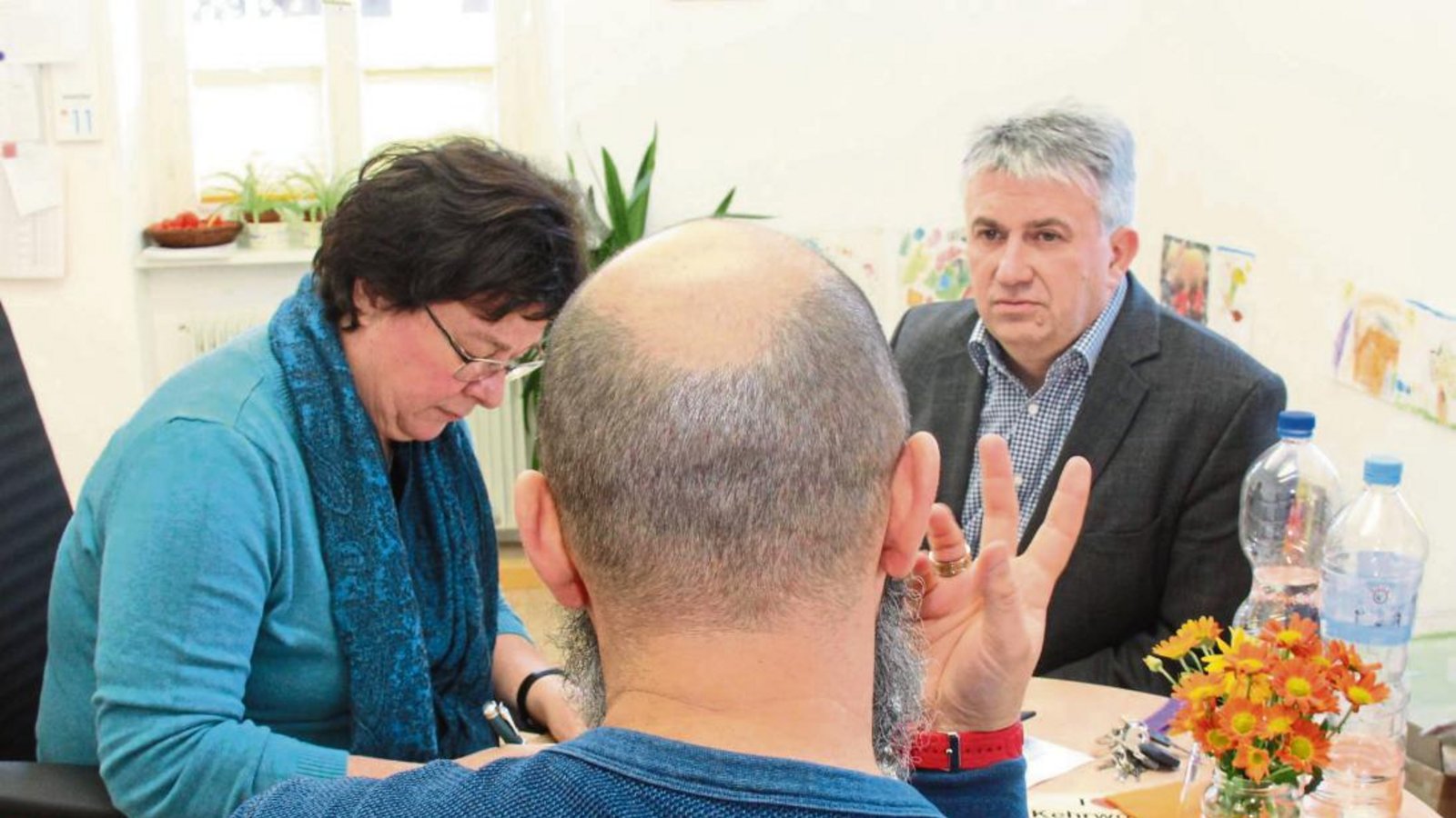 Informieren, beraten, unterstützen: Die Mitarbeiter der Diakonie – hier im Bild Geschäftsführer Michael Marek und Diakonin Andrea Magenau – beraten Menschen in verschiedenen Notsituationen. Was dabei besprochen wird, dringt nicht nach außen: Alle Angebote unter liegen der Schweigepflicht, betont der Geschäftsführer.  Foto: Rostek