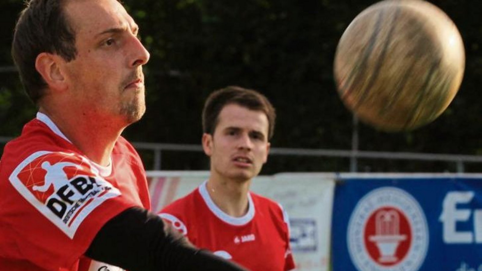 Mit Marc Krüger und Tobias Rommel (von links) nutzen die Faustballer des TVV das Frühlingsturnier am Alten Postweg zur letzten Standortbestimmung vor der Bundesligasaison. Foto: Nachreiner Mit Marc Krüger und Tobias Rommel (von links) nutzen die Faustballer des TVV das Frühlingsturnier am Alten Postweg zur letzten Standortbestimmung vor der Bundesligasaison. Foto: Nachreiner