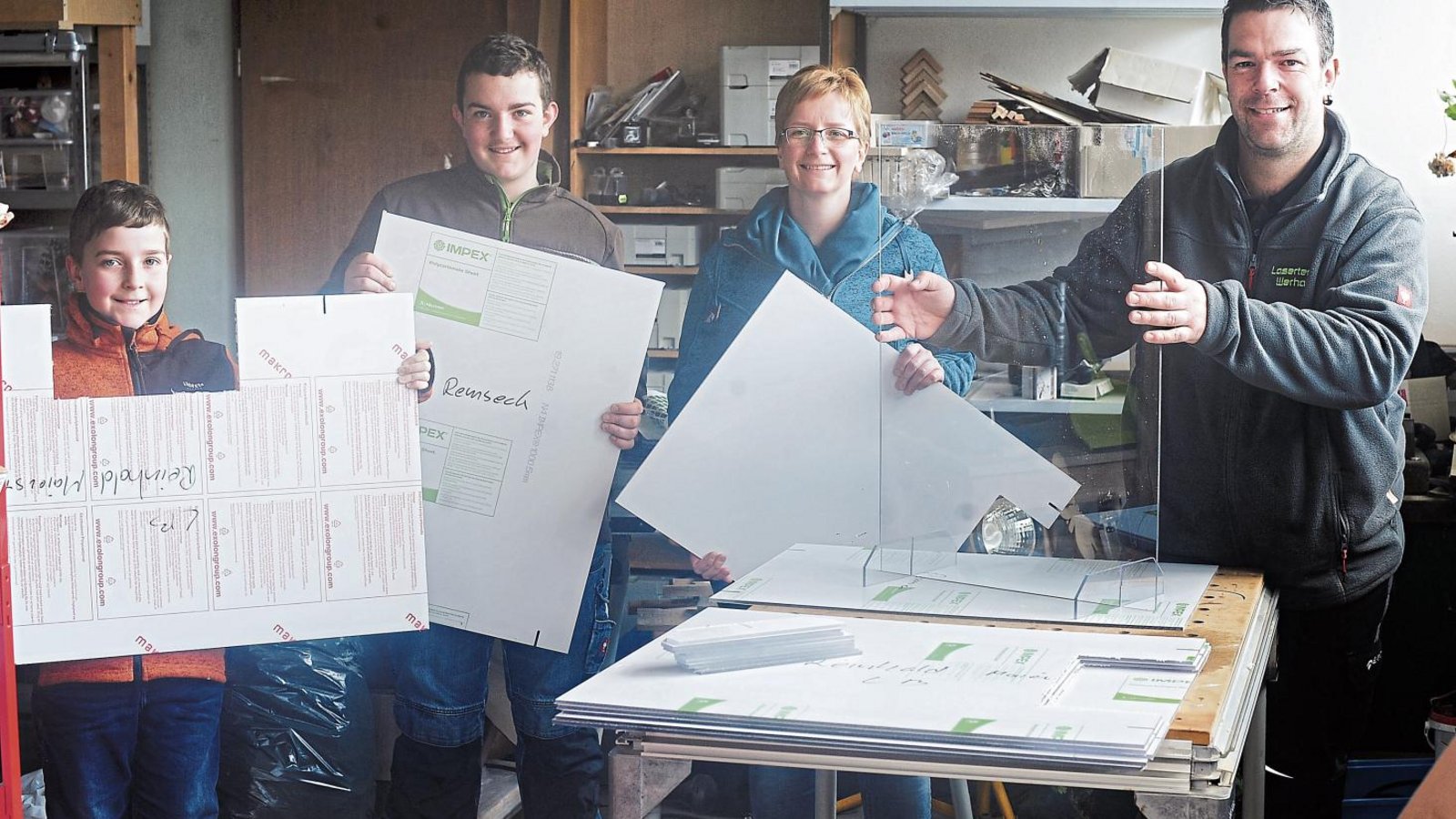 Bei der Familie Werhan helfen aktuell alle Familienmitglieder im eigenen Unternehmen mit (von links): Die beiden Söhne Robin und Philipp sowie Sindy und Mathias Werhan. Foto: Kuhnle Bei der Familie Werhan helfen aktuell alle Familienmitglieder im eigenen Unternehmen mit (von links): Die beiden Söhne Robin und Philipp sowie Sindy und Mathias Werhan. Foto: Kuhnle