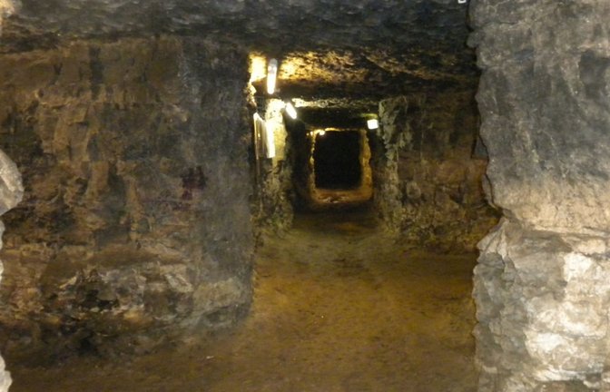 Blick in den Luftschutzstollen.  Archivfoto: p