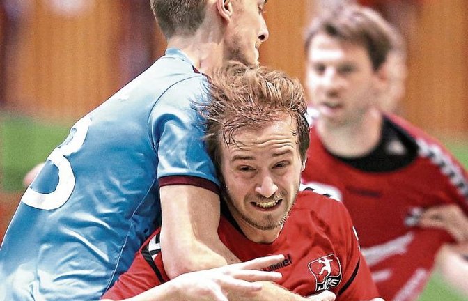 Für den HC Metter-Enz kämpft sich Joachim Göbgen durch die gegnerischen Abwehrreihen. Am Sonntag hat die Mannschaft beim Ackermann-Cup drei starke Teams zu Gast. Foto: Küppers