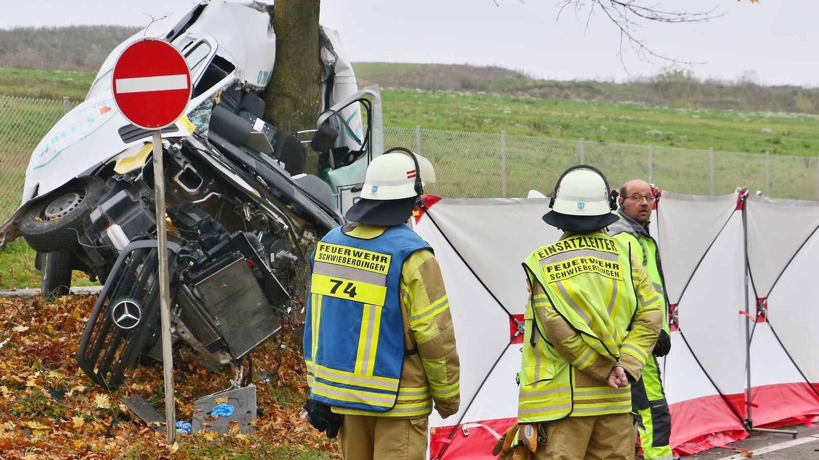 Neben dem Rettungsdienst war auch die Feuerwehr Schwieberdingen im Einsatz. Foto: KS-Images.de / Andreas Rometsch Neben dem Rettungsdienst war auch die Feuerwehr Schwieberdingen im Einsatz. Foto: KS-Images.de / Andreas Rometsch