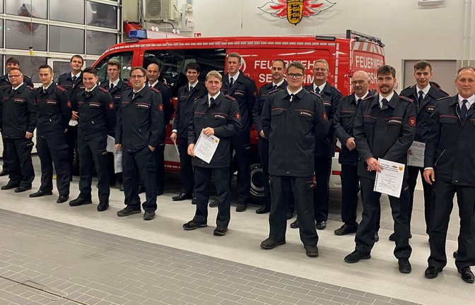 Die beförderten und geehrten Mitglieder der Sersheimer Feuerwehr. <span class='image-autor'>Foto: p</span>