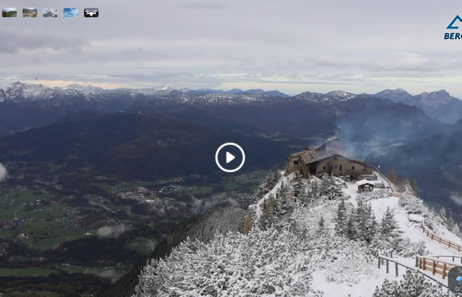 Die rauchenden Trümmer des Kehlsteinhauses&nbsp;– am Samstagmorgen von der Webcam aus gesehen.<span class='image-autor'>Tourismus Berchtesgaden</span>
