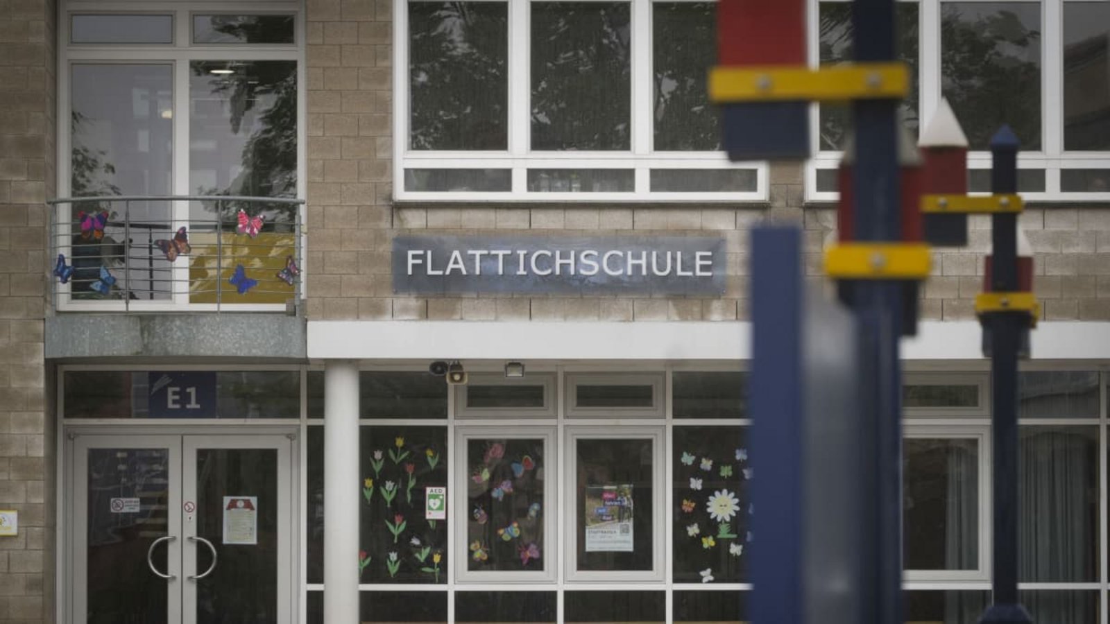 Die Flattichschule in Korntal-Münchingen ist eine von zwei Grundschulen in der Stadt, die auf Ganztagsbetrieb umstellen werden. Die Rahmenbedingungen bleiben Streitpunkte.Simon Granville Die Flattichschule in Korntal-Münchingen ist eine von zwei Grundschulen in der Stadt, die auf Ganztagsbetrieb umstellen werden. Die Rahmenbedingungen bleiben Streitpunkte.Simon Granville