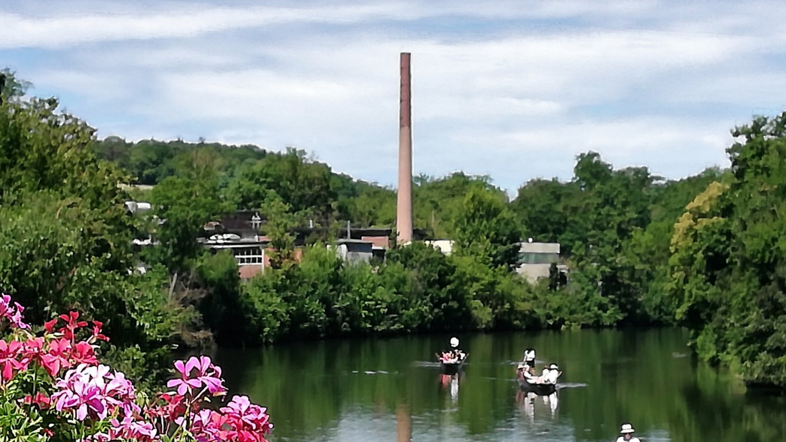 Stocherkahn-Regatta: Sommer auf der Enz in Vaihingen.  Foto: Arning