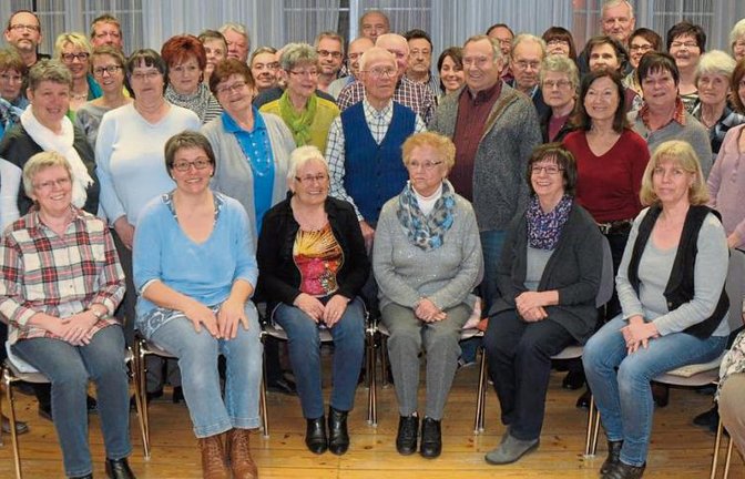 Der gemischte Projektchor mit Sängern aus Nussdorf, Aurich, Sachsenheim und Enzweihingen.