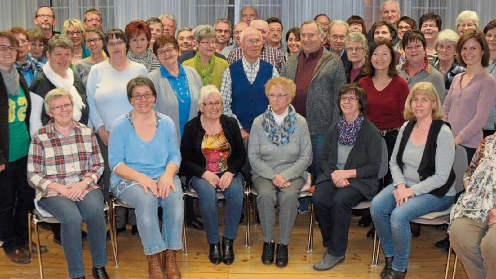 Der gemischte Projektchor mit Sängern aus Nussdorf, Aurich, Sachsenheim und Enzweihingen. Der gemischte Projektchor mit Sängern aus Nussdorf, Aurich, Sachsenheim und Enzweihingen.