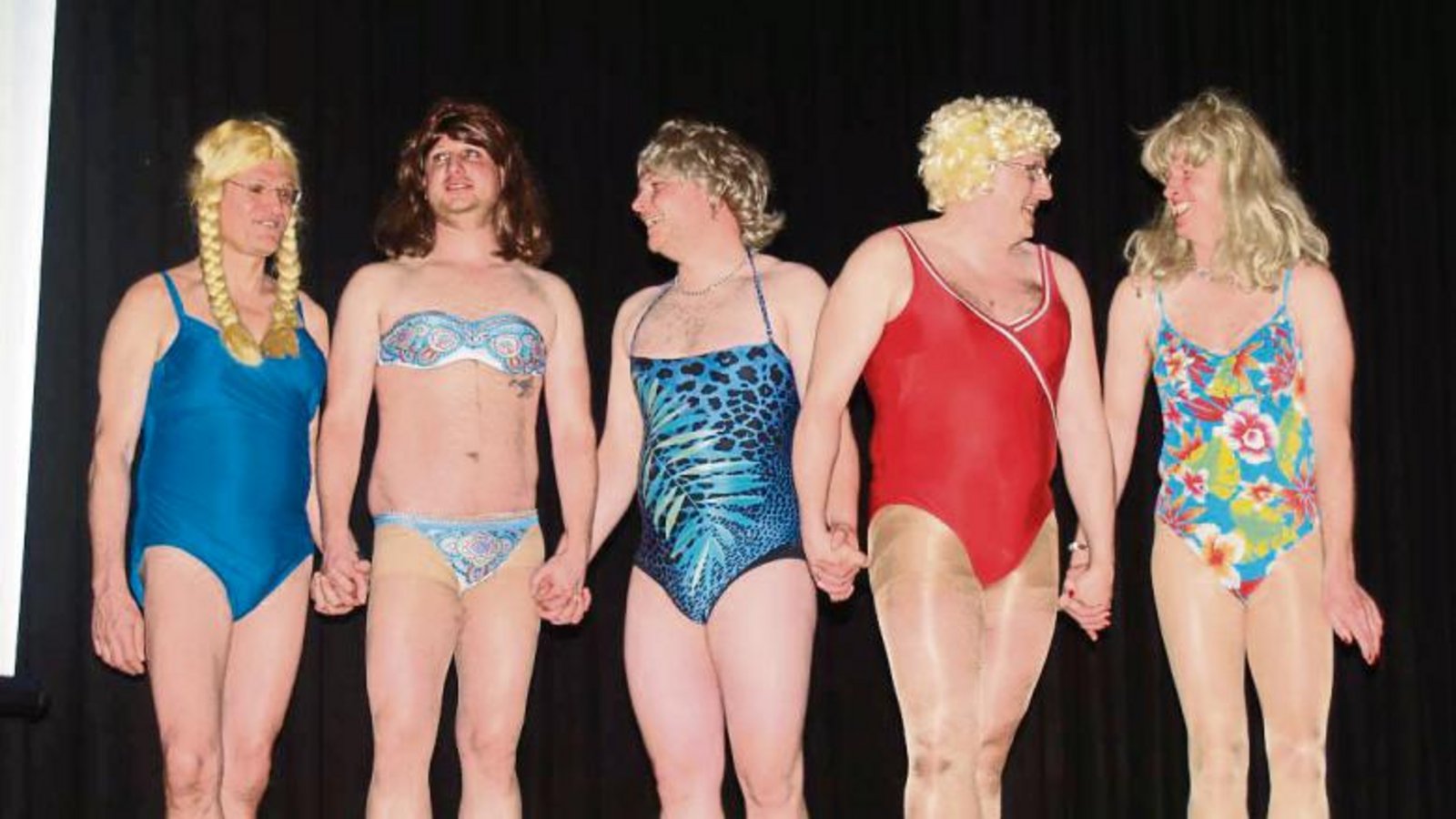 Bei der Schützinger Version der Topmodel-Suche wurden zur Freude des Publikums bekannte weibliche Persönlichkeiten aus dem Ort parodiert. Foto: Filitz Bei der Schützinger Version der Topmodel-Suche wurden zur Freude des Publikums bekannte weibliche Persönlichkeiten aus dem Ort parodiert. Foto: Filitz