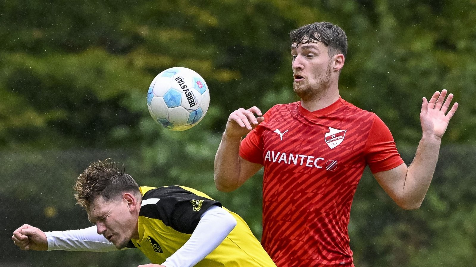 Lars Schmitt (links) gastiert mit dem TSV Ensingen am Sonntag in Bietigheim, während Joshua Krone mit dem SV Horrheim nach Bönnigheim reist. Foto: Leitner Lars Schmitt (links) gastiert mit dem TSV Ensingen am Sonntag in Bietigheim, während Joshua Krone mit dem SV Horrheim nach Bönnigheim reist. Foto: Leitner