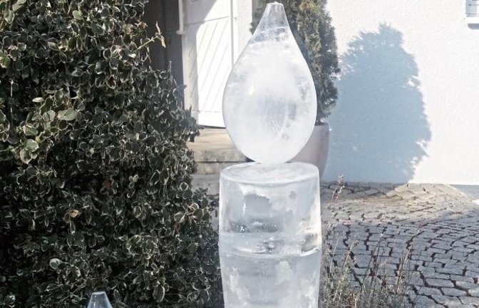 „Eisige Zeiten in Nussdorf“ titelt Familie Brix zu ihrem Foto.