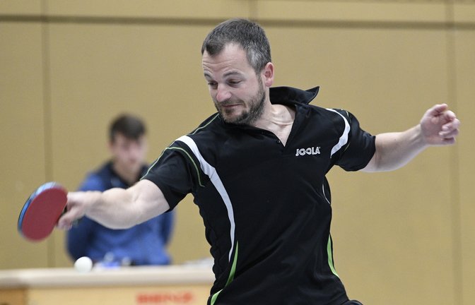 Tobias Weindorf und der TSV Enzweihingen stecken nach dem 5:9 in Asperg weiter auf einem Abstiegsplatz in der Bezirksliga fest. <span class='image-autor'>Foto: Archiv/Leitner</span>