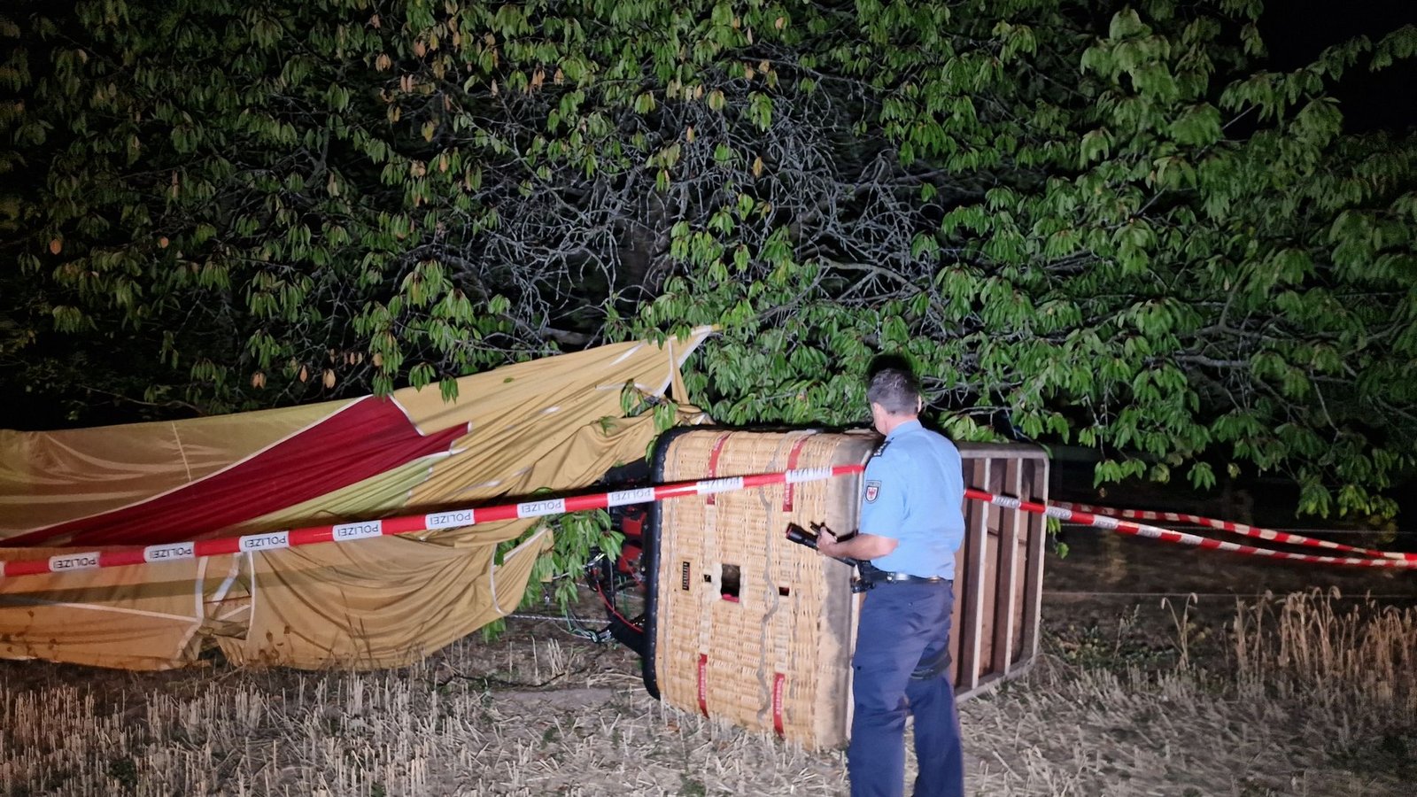 Bei einem Unfall mit einem Heißluftballon ist  ein Mann in Beelitz (Landkreis Potsdam-Mittelmark) ums Leben gekommen.Foto: Cevin Dettlaff/dpa