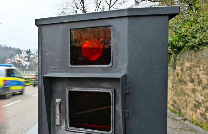 Der Standort der mobilen Blitzer wird oft gewechselt. Hier steht ein Gerät in der  Pischekstraße in Stuttgart-Ost.<span class='image-autor'>Foto: dpa/Bernd Weißbrod</span>