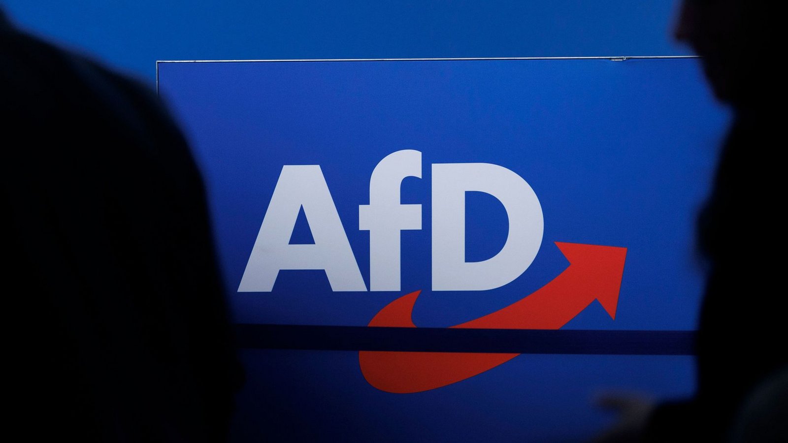 Die AfD bleibt weiter stärkste Kraft (Symbolbild).Foto: Carsten Koall/dpa/Carsten Koall Die AfD bleibt weiter stärkste Kraft (Symbolbild).Foto: Carsten Koall/dpa/Carsten Koall