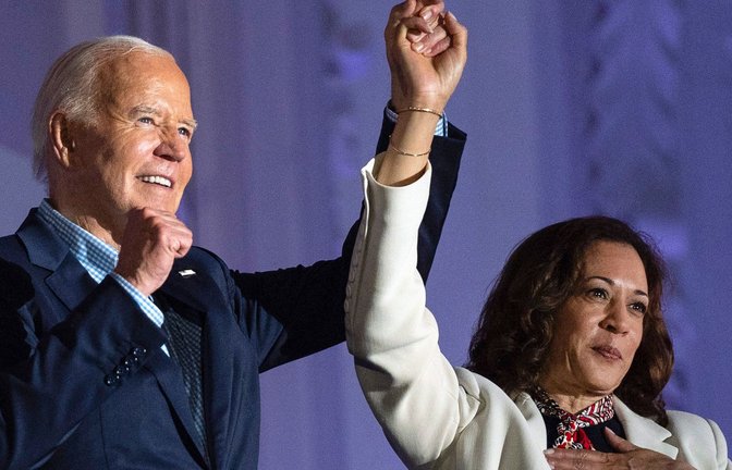 Joe Biden empfiehlt seine Vize Kamala Harris als Präsidentschaftskandidatin der Demokraten.<span class='image-autor'>Foto: dpa/Evan Vucci</span>