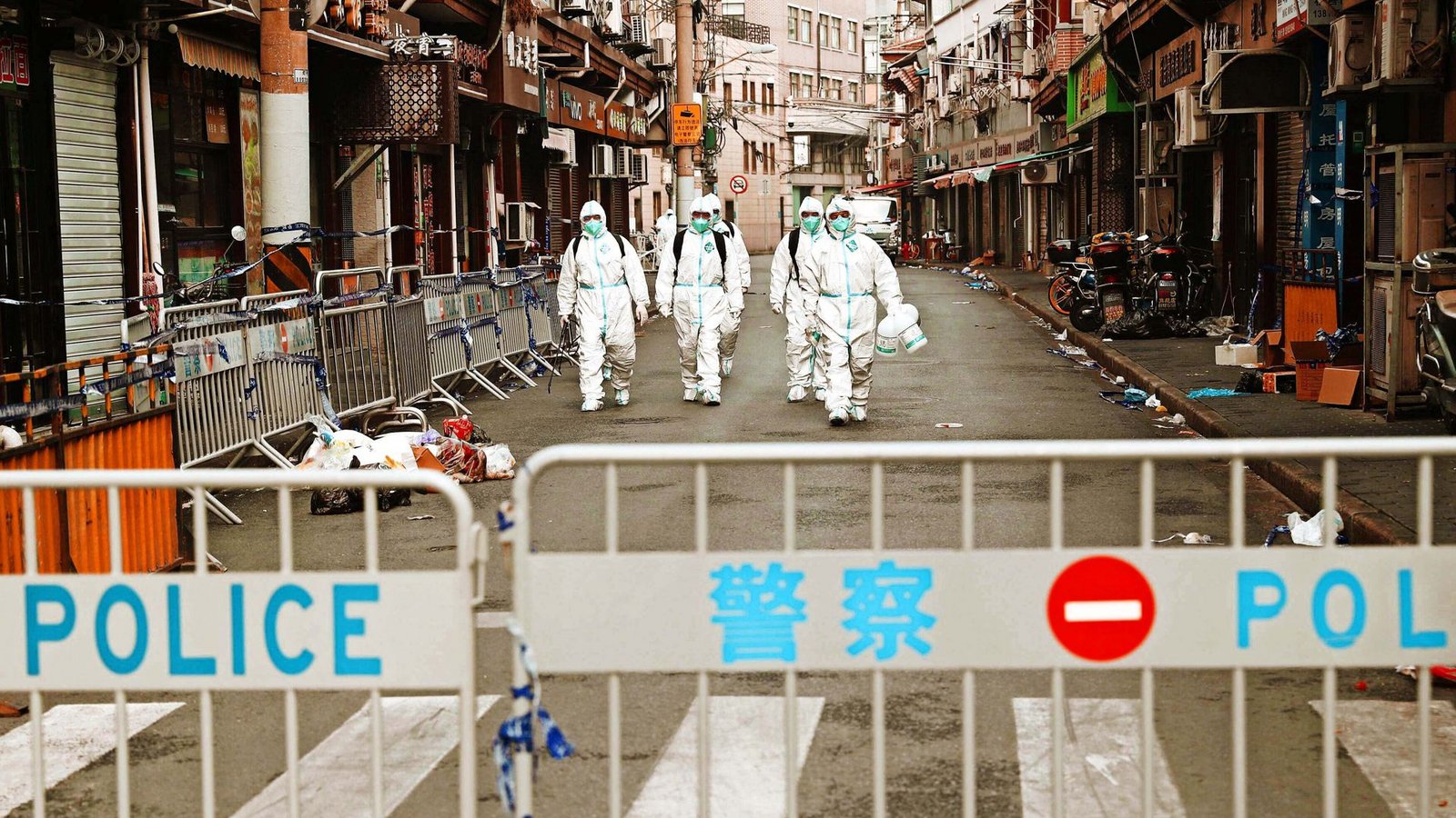 Von einer Normalisierung noch weit entfernt. Die Straßen in Shanghai sind menschenleer.Foto: imago images/VCG/via www.imago-images.de