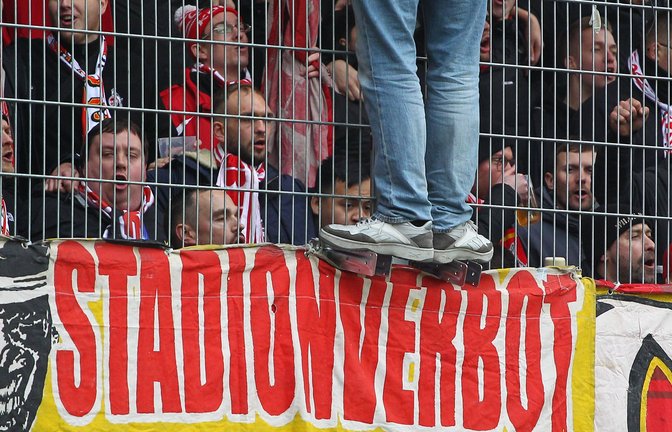 Die Fußballclubs sollen Stadionverbote künftig besser kontrollieren (Symbolbild).<span class='image-autor'>Foto: IMAGO/IPA Photo/IMAGO</span>
