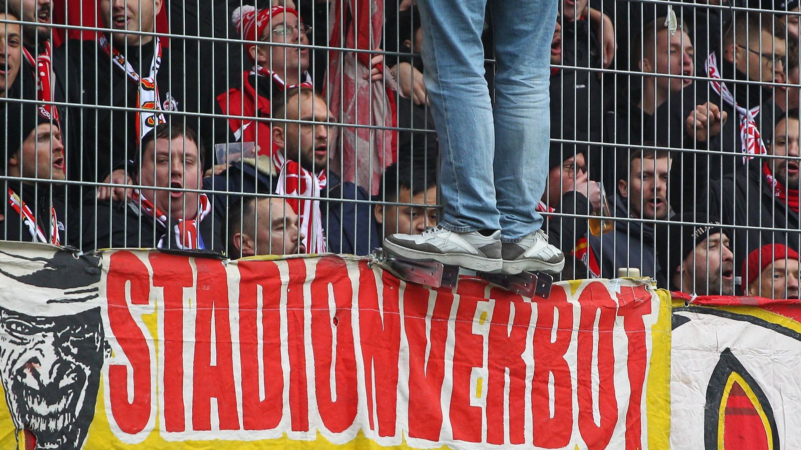 Die Fußballclubs sollen Stadionverbote künftig besser kontrollieren (Symbolbild).Foto: IMAGO/IPA Photo/IMAGO Die Fußballclubs sollen Stadionverbote künftig besser kontrollieren (Symbolbild).Foto: IMAGO/IPA Photo/IMAGO