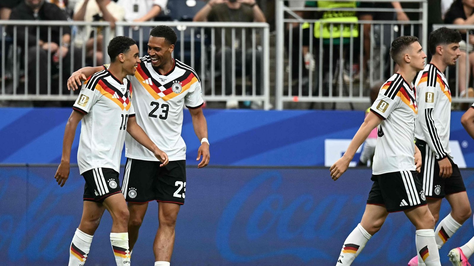Die Deutschen freuen sich über viele Tore.Foto: AFP Die Deutschen freuen sich über viele Tore.Foto: AFP