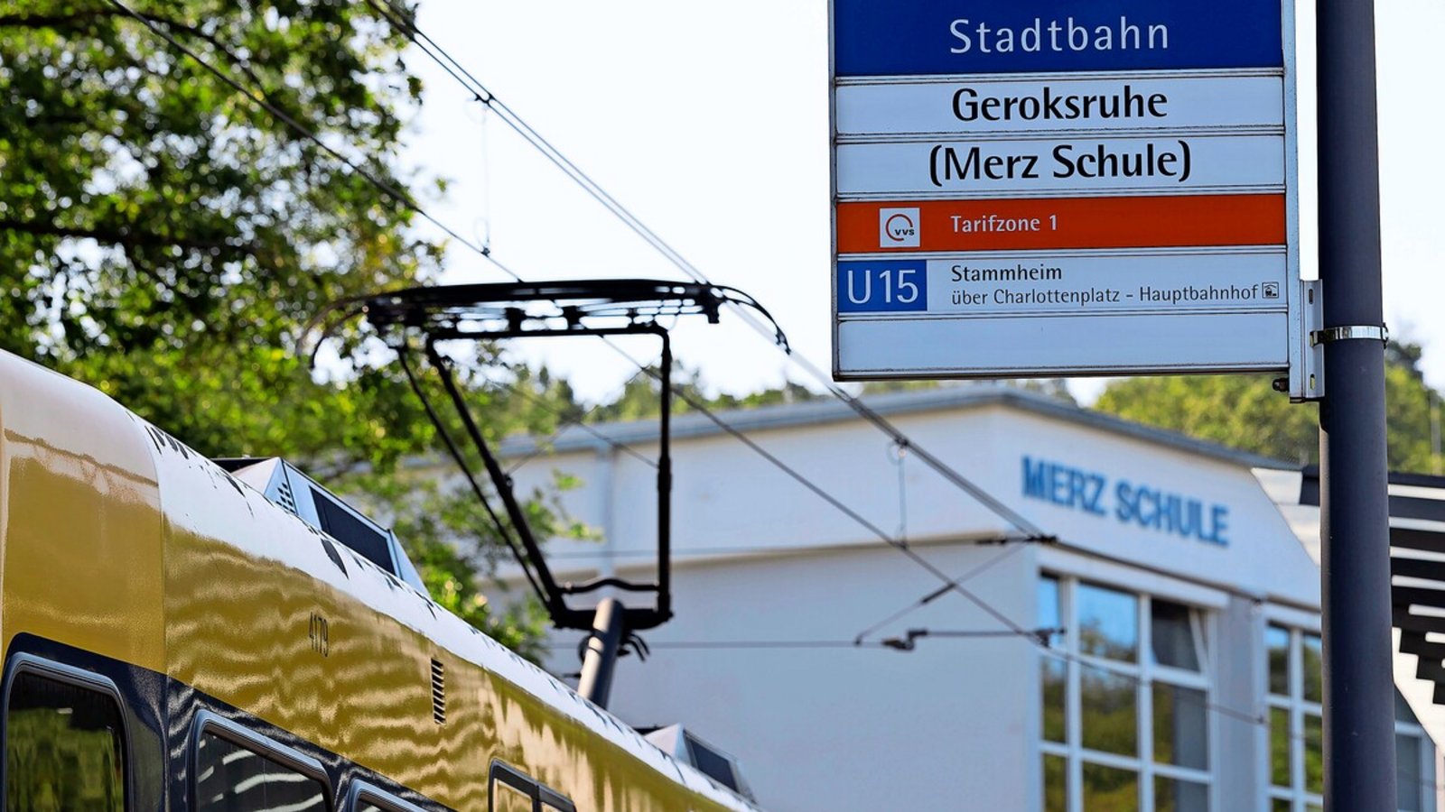 An der Merz Schule an der Geroksruhe läuft eine Diskussion über einen rechtsextremistischen Liedtext.Foto: Lichtgut/Leif Piechowski