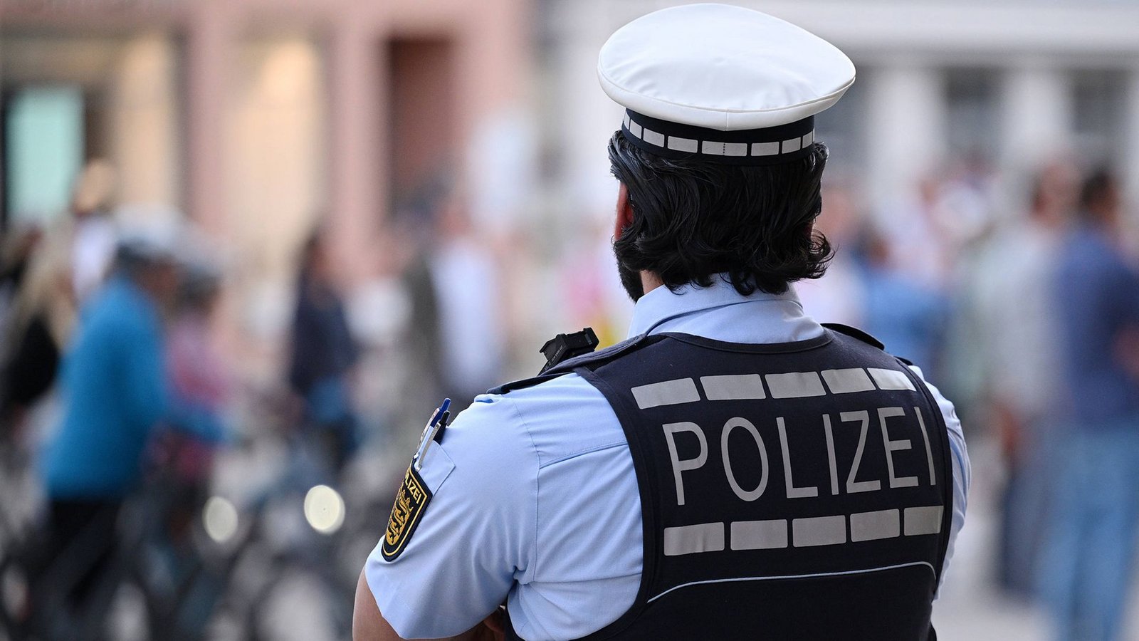 Die Polizei bittet um Zeugenhinweise, nachdem im Landkreis Reutlingen eine Frau vergewaltigt worden ist. (Symbolbild)Foto: IMAGO/ULMER Pressebildagentur/IMAGO/ulmer Die Polizei bittet um Zeugenhinweise, nachdem im Landkreis Reutlingen eine Frau vergewaltigt worden ist. (Symbolbild)Foto: IMAGO/ULMER Pressebildagentur/IMAGO/ulmer