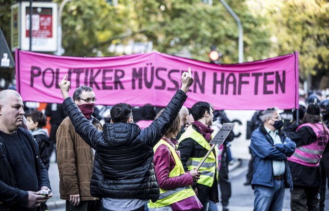 Querdenker bei einer Demonstration gegen Coronamaßnahmen<span class='image-autor'>Foto: imago images/Michael Schick/Michael Schick via www.imago-images.de</span>