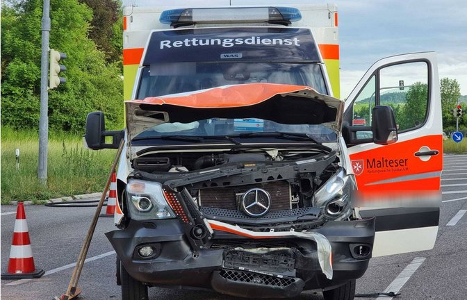 Der Rettungswagen war in einen Unfall bei Weinsberg verwickelt.<span class='image-autor'>Foto: 7aktuell.de/ Hessenauer/7aktuell.de | Hessenauer</span>