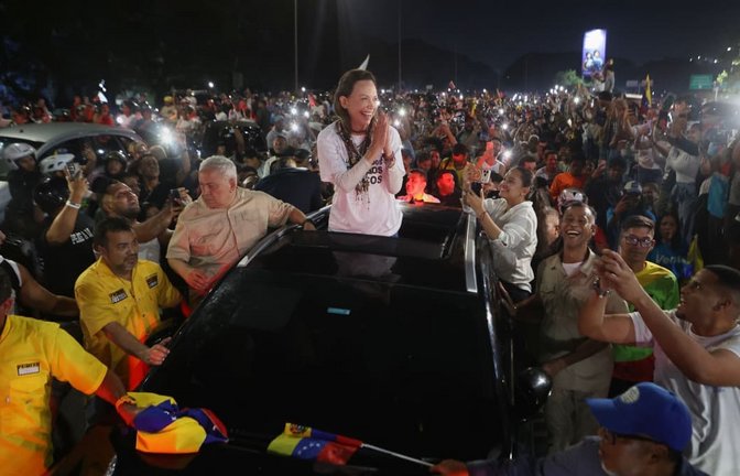 Umjubelt wie ein Fußballstar: Oppositionsführerin Corina Machado in Venezuela.<span class='image-autor'>Javier Campos/AP/dpa</span>