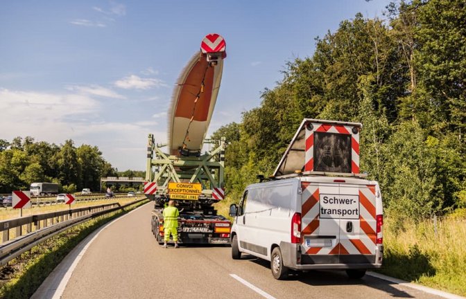 Der Schwertransport blieb gegen 0.30 Uhr liegen.<span class='image-autor'>SDMG</span>