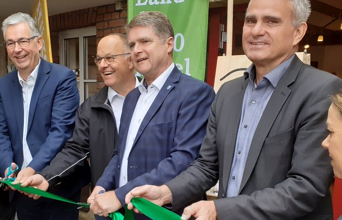 Eröffnung der Hügel-Station: von links Markus Rösler, Dietmar Allgaier, Klaus Weiberle, Martin Wolff, Holger Albrich und Christina Lennhof. <span class='image-autor'>Foto: Glemser</span>