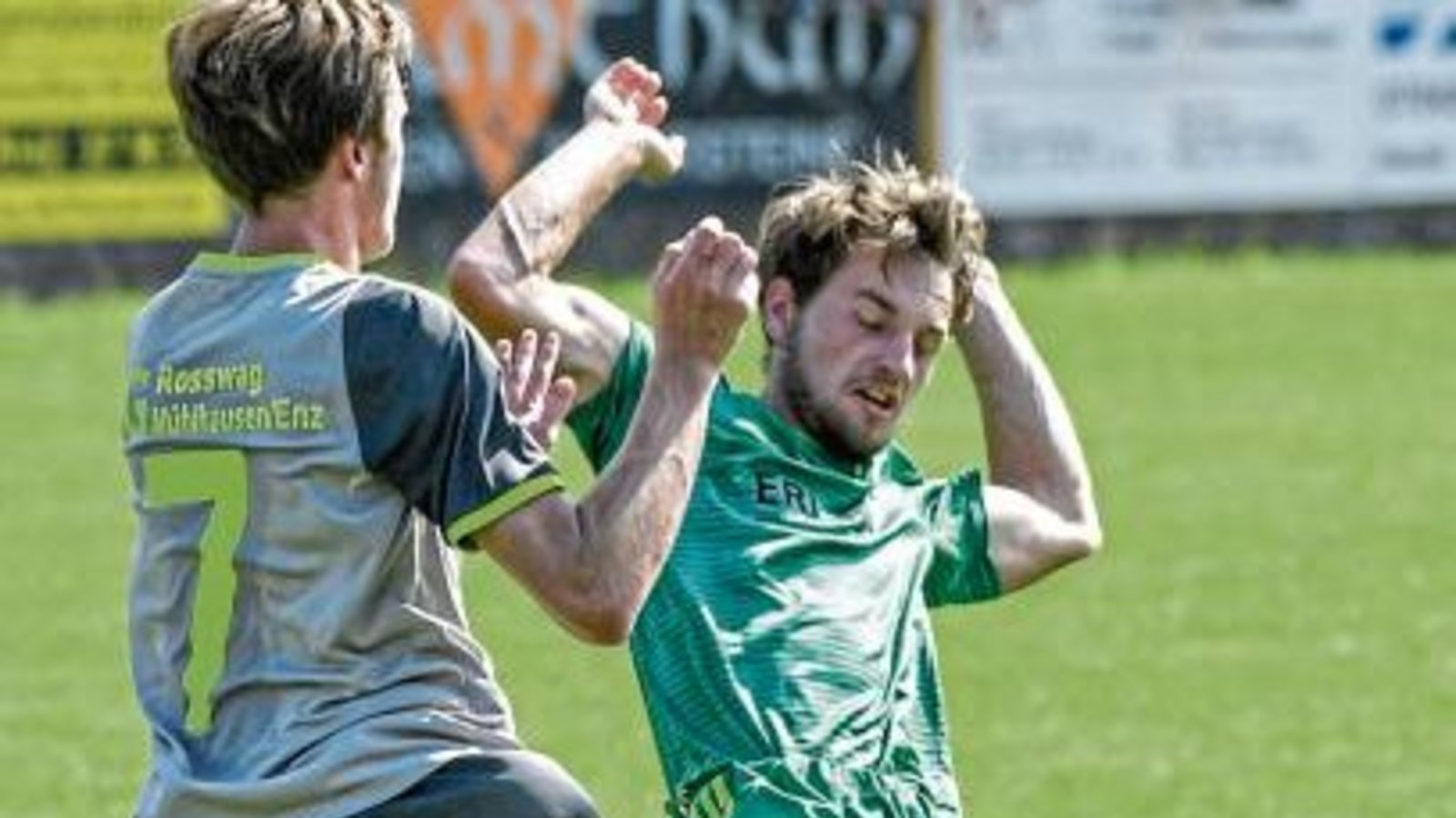 Beerbt Max Weeber (rechts) seinen zum SV Leonberg/Eltingen abgewanderten Bruder Axel als Sechser beim SV Iptingen? Foto: Leitner Beerbt Max Weeber (rechts) seinen zum SV Leonberg/Eltingen abgewanderten Bruder Axel als Sechser beim SV Iptingen? Foto: Leitner